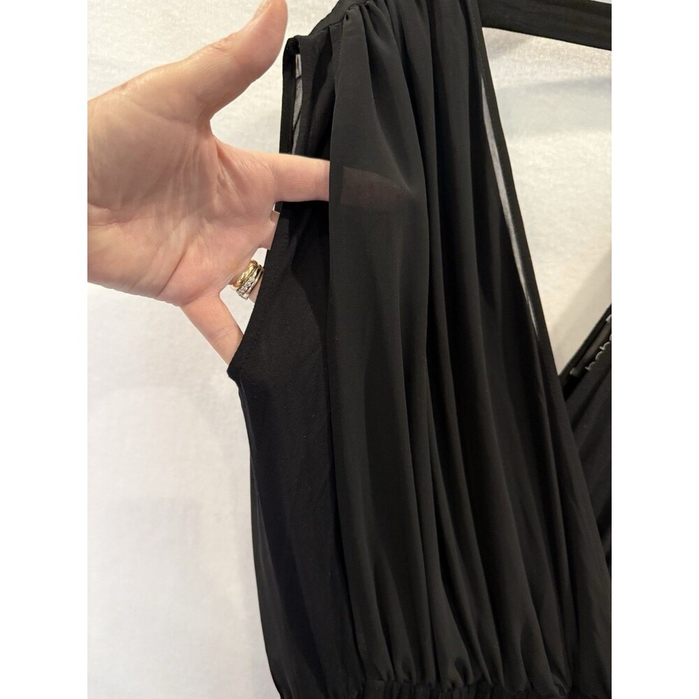 Elegant Black Sleeveless V-Neck Jumpsuit - Picture 6 of 7